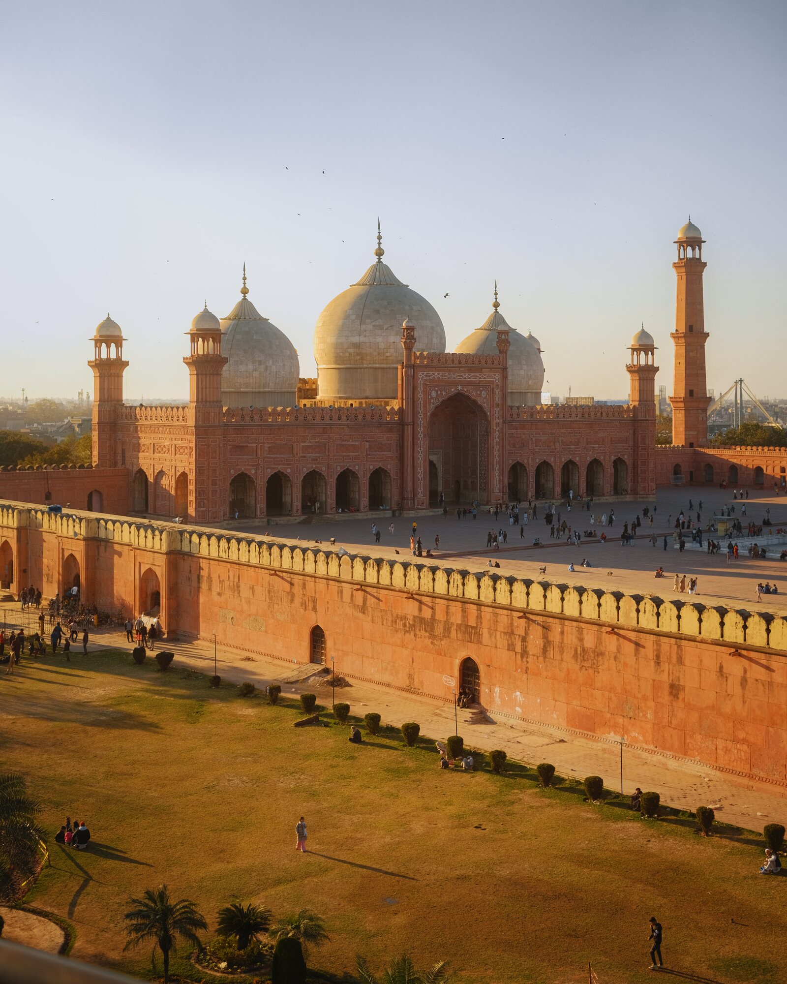 Badshahi Mosque studied for the way light moves through its arches